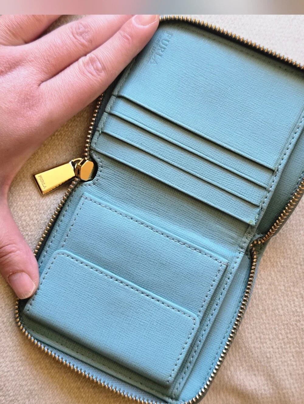 Furla slot pull